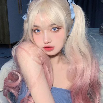 随盲柳入眠的女人